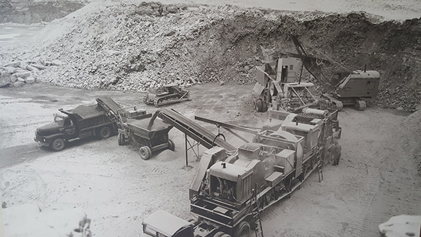 1940s Old Crushing Equipment